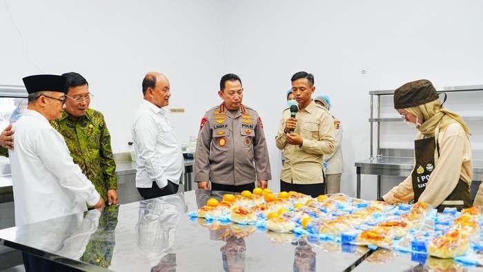 Prabowo Luncurkan Ribuan Dapur Gizi Polri, Dorong Serapan Tenaga Kerja Nasional